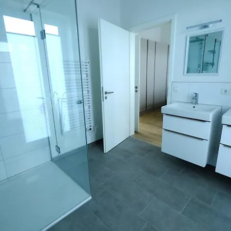 2918 - Strandwiese 1 8 *